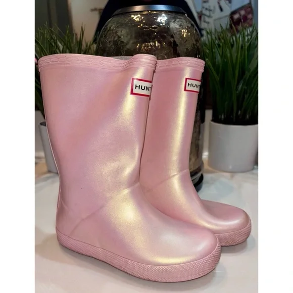 HUNTER pearlescent pink girls youth boots sz US 11 - Picture 2 of 3